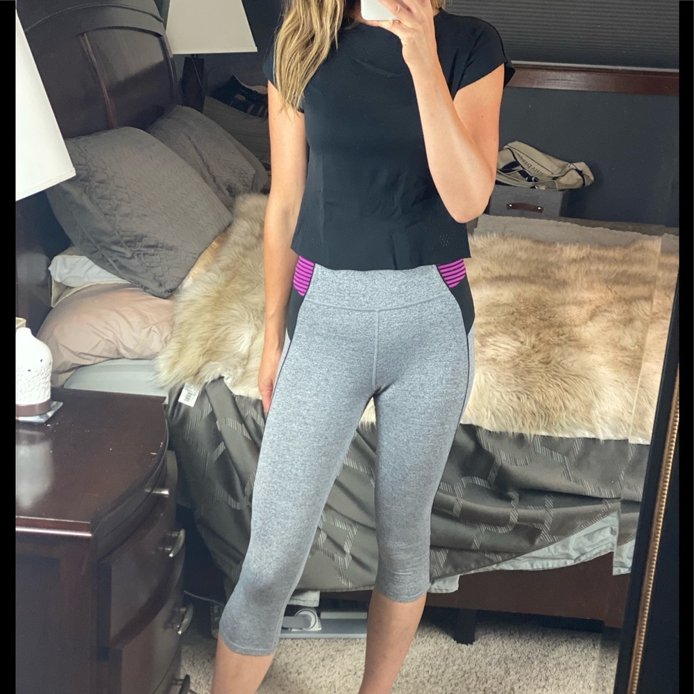Lucy Cropped Capri Athletic Leggings, Medium